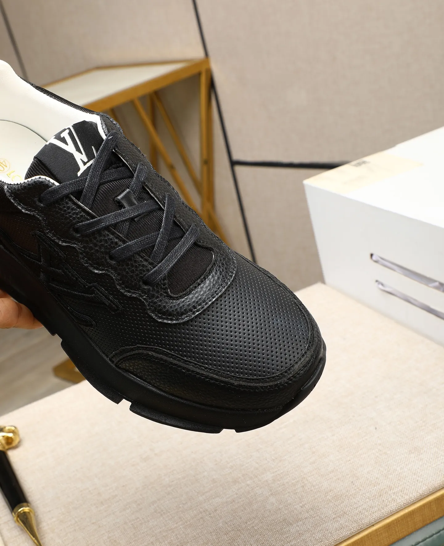 Men's shoes 💰460 📛📛【LOUIS VUITTON】Louis Vuitton official website synchronized new products 👟Milan fashion catwalk style 🇰🇾🇰🇾LV family logo, celebrity style, a must-have for fashionistas ⚠️First-layer calfskin ➕Genuine leather lining ➕Official website original version special outsole 👞Number 38-44